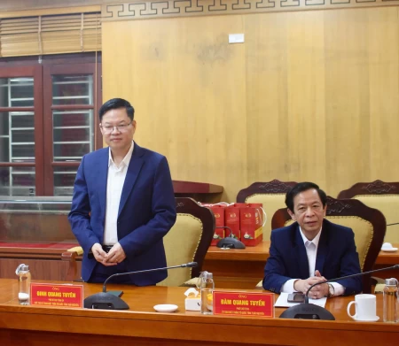 Đồng chí Đinh Quang Tuyên – Phó Bí thư Tỉnh uỷ - Chủ tịch UBMT tổ quốc Việt Nam tỉnh Thái Nguyên tiếp đoàn Công ty Cổ phần Giáo dục EZ Việt Nam: Thúc đẩy hợp tác phát triển giáo dục và nguồn nhân lực chất lượng cao tại Thái Nguyên